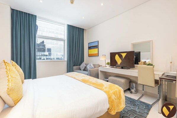 Luxury Studio, Balcony, City View