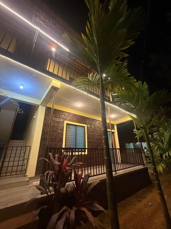 Mặt tiền nơi lưu trú