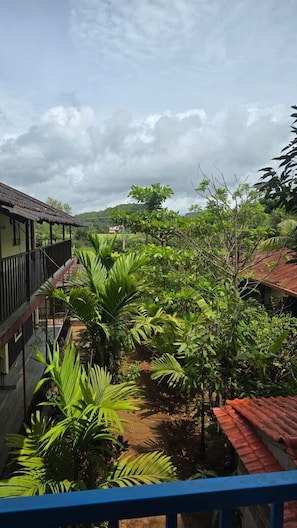 Vista frontal de la propiedad