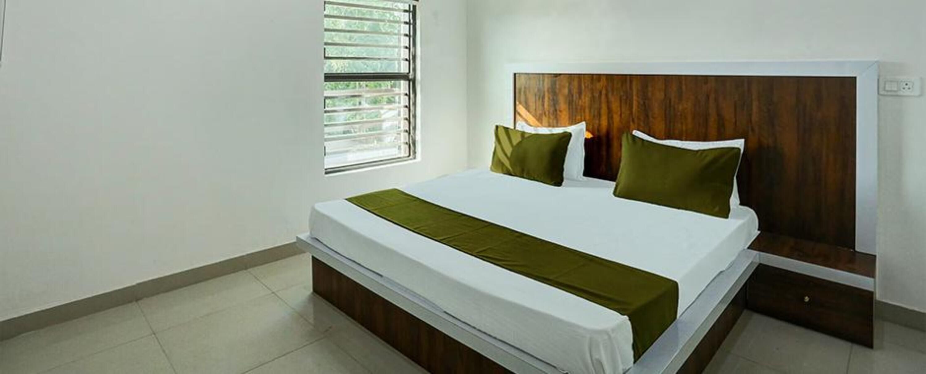 Egyptian cotton sheets, premium bedding, in-room safe, free WiFi