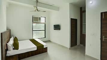 Egyptian cotton sheets, premium bedding, in-room safe, free WiFi