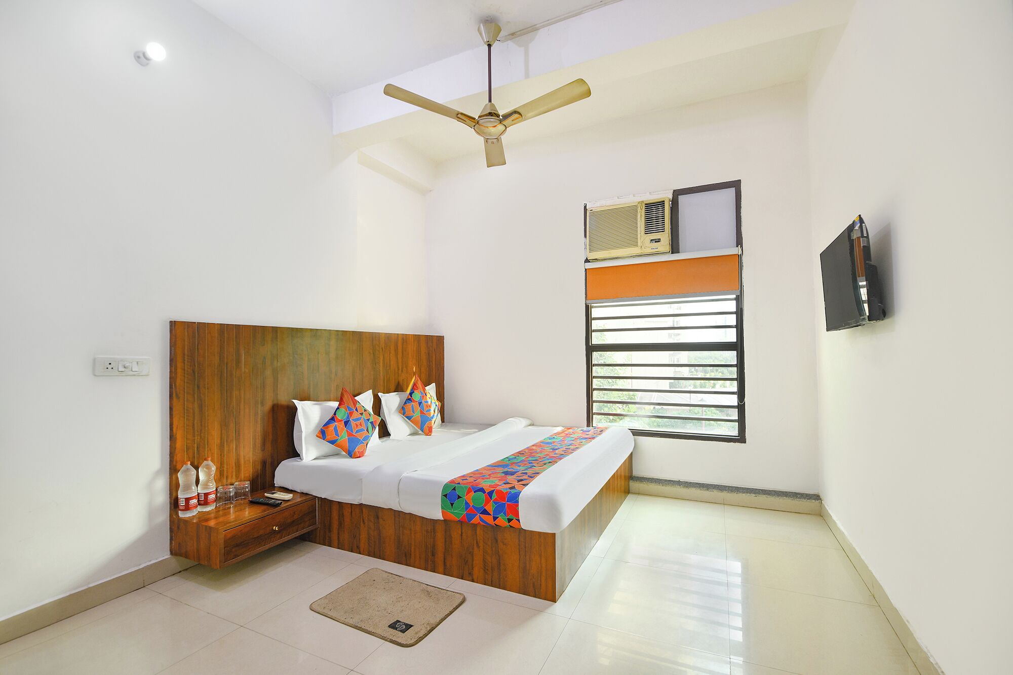 Egyptian cotton sheets, premium bedding, in-room safe, free WiFi