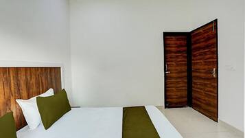 Egyptian cotton sheets, premium bedding, in-room safe, free WiFi