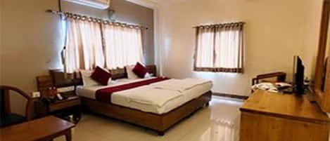 Egyptian cotton sheets, premium bedding, in-room safe, free WiFi