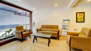 Lobby sitting area - Fabhotel Holiday Park (Thalassery)