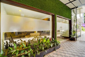 Pintu masuk hartanah