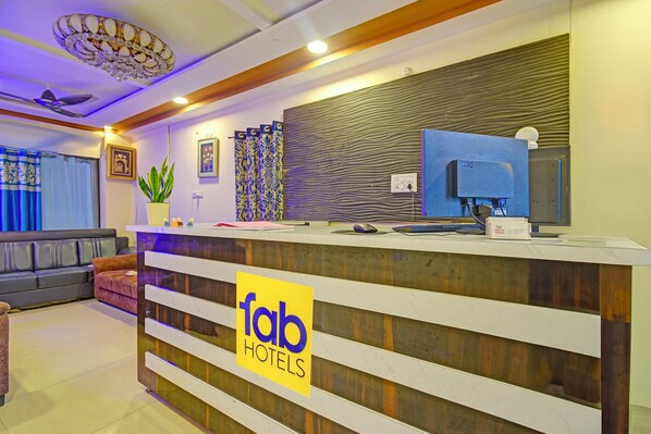 Quầy tiếp tân