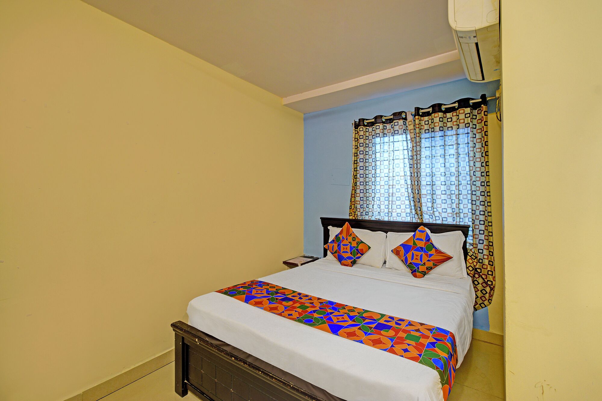 Egyptian cotton sheets, premium bedding, in-room safe, free WiFi