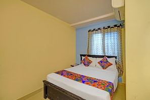 Egyptian cotton sheets, premium bedding, in-room safe, free WiFi