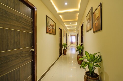 Fabhotel White Ridge