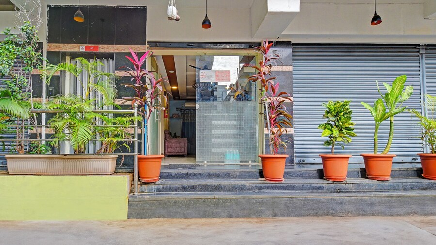 Fabhotel White Ridge