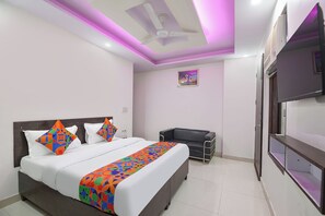 Egyptian cotton sheets, premium bedding, in-room safe, free WiFi