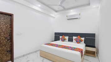 Egyptian cotton sheets, premium bedding, in-room safe, free WiFi