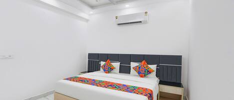 Egyptian cotton sheets, premium bedding, in-room safe, free WiFi