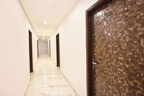 Fabhotel Scorpion Inn