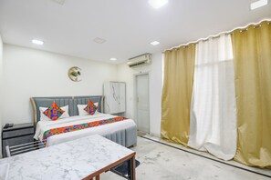 Egyptian cotton sheets, premium bedding, free WiFi, bed sheets