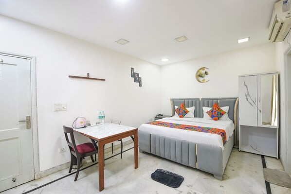 Egyptian cotton sheets, premium bedding, free WiFi, bed sheets
