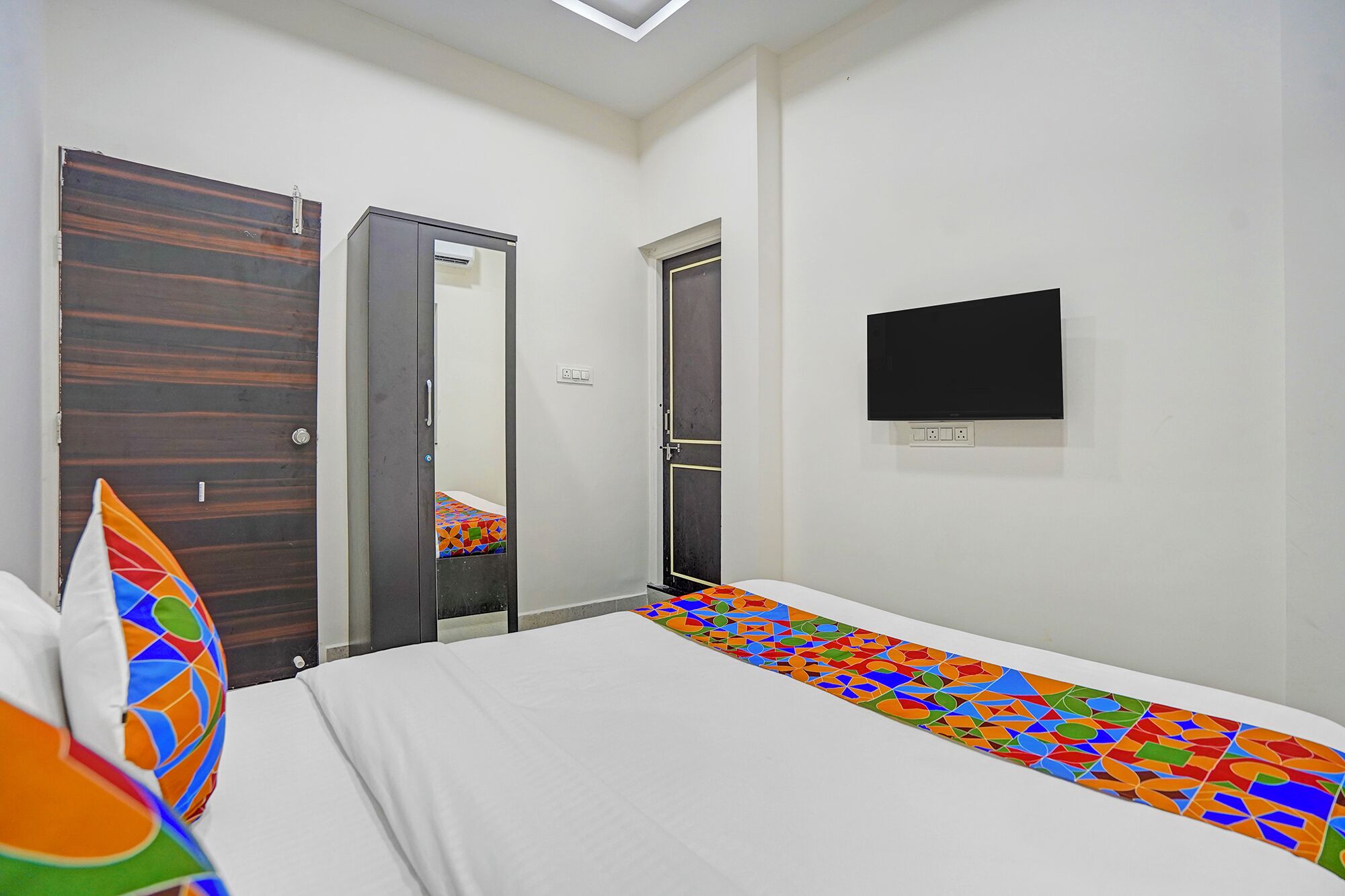 Egyptian cotton sheets, premium bedding, in-room safe, free WiFi