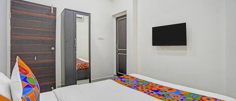 Egyptian cotton sheets, premium bedding, in-room safe, free WiFi