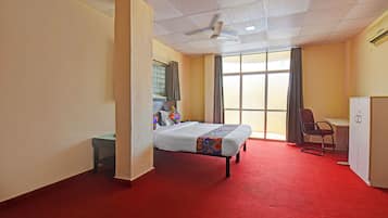 Egyptian cotton sheets, premium bedding, in-room safe, free WiFi