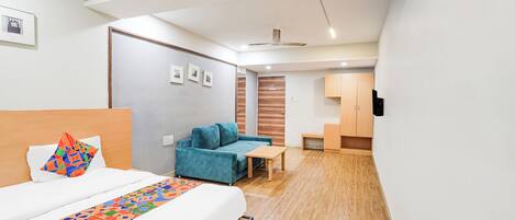 Egyptian cotton sheets, premium bedding, in-room safe, free WiFi