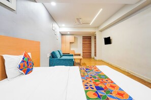 Egyptian cotton sheets, premium bedding, in-room safe, free WiFi - Fabhotel The Park View (Surat)