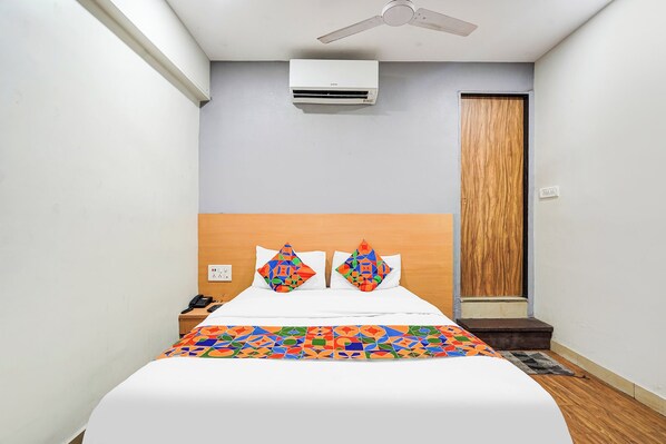 Egyptian cotton sheets, premium bedding, in-room safe, free WiFi