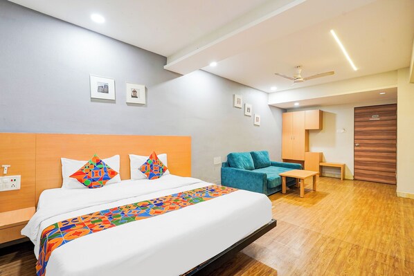 Egyptian cotton sheets, premium bedding, in-room safe, free WiFi