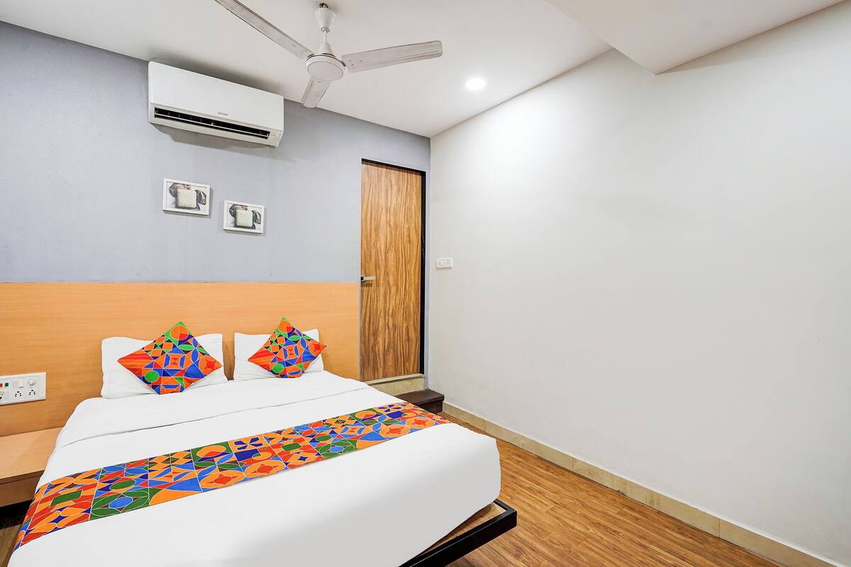 Kamar Deluks | Seprai katun Mesir, seprai premium, brankas, dan Wi-Fi gratis