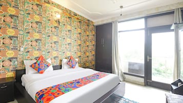 Egyptian cotton sheets, premium bedding, in-room safe, free WiFi