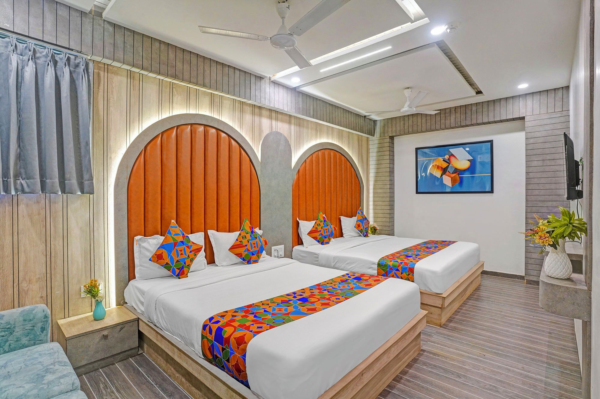 Egyptian cotton sheets, premium bedding, in-room safe, free WiFi