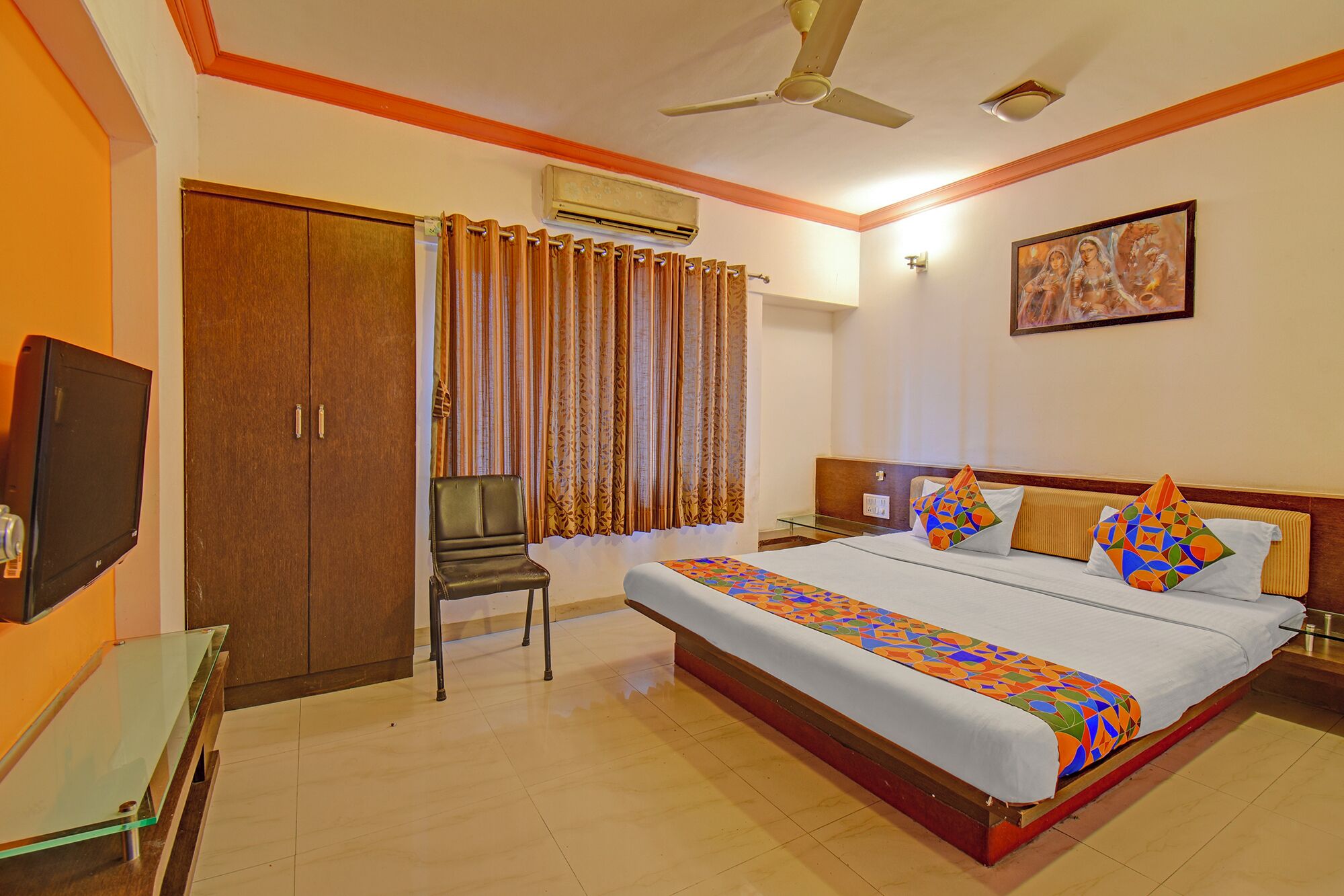 Egyptian cotton sheets, premium bedding, in-room safe, free WiFi