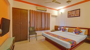 Egyptian cotton sheets, premium bedding, in-room safe, free WiFi