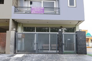 Property entrance - Fabhotel Sunshine (Gurugram)