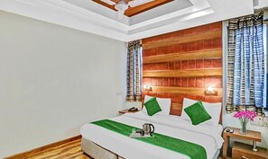 Egyptian cotton sheets, premium bedding, in-room safe, free WiFi - Fabhotel Gagan Inn (New Delhi)