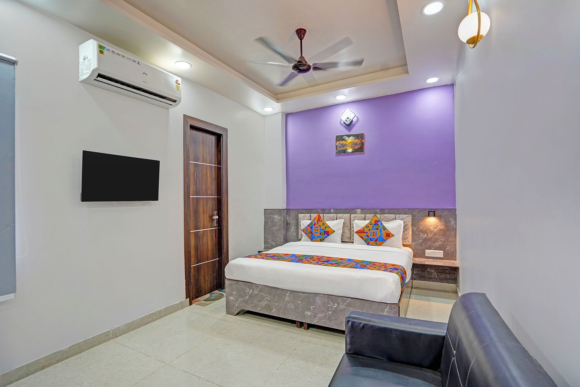 Egyptian cotton sheets, premium bedding, in-room safe, free WiFi