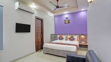 Egyptian cotton sheets, premium bedding, in-room safe, free WiFi