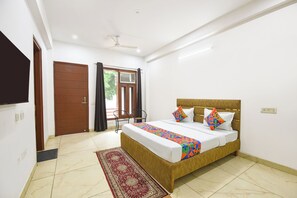 Egyptian cotton sheets, premium bedding, in-room safe, free WiFi
