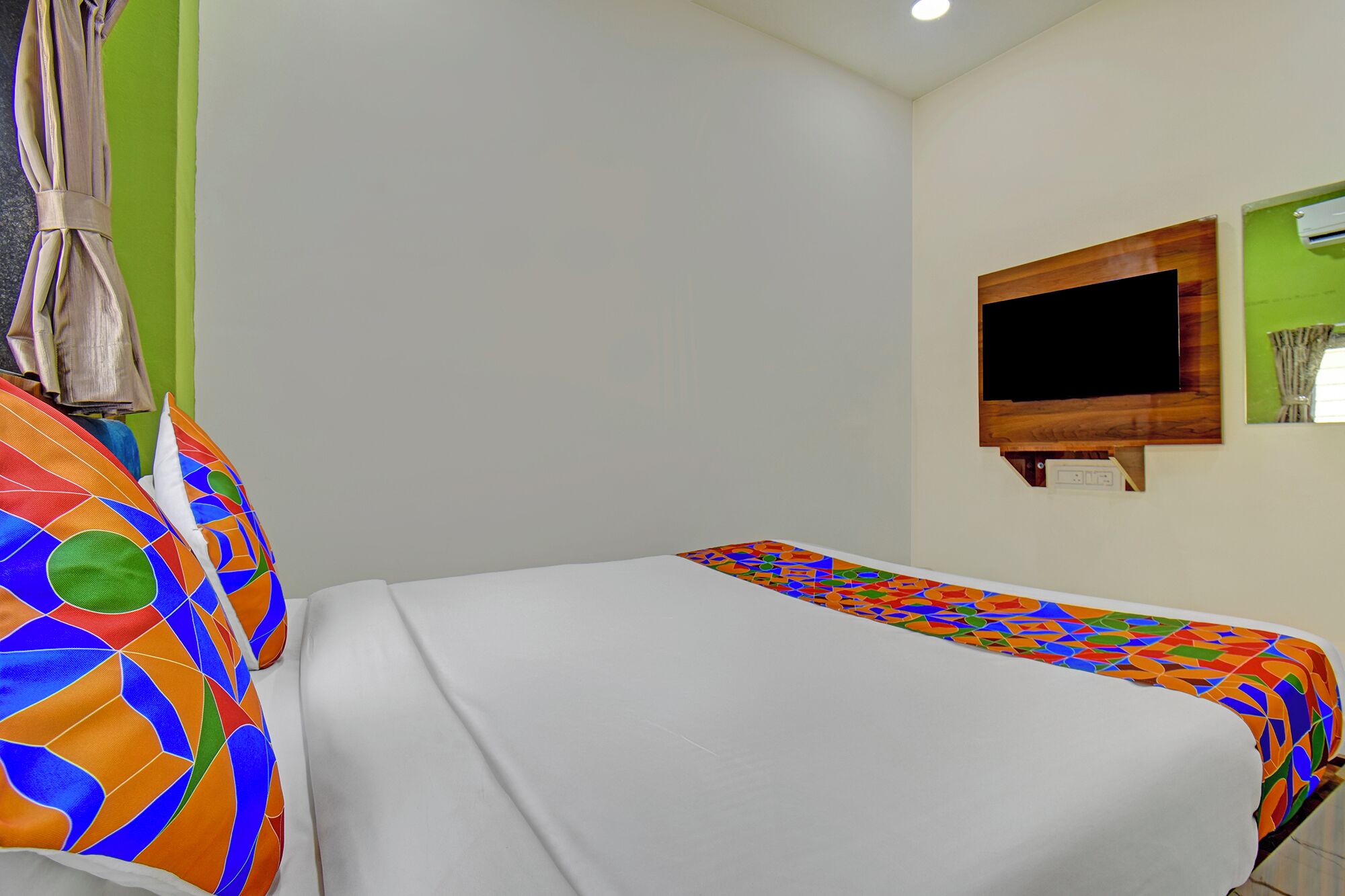 Deluxe Δωμάτιο | Σεντόνια από αιγυπτιακό βαμβάκι, κλινοσκεπάσματα υψηλής ποιότητας 