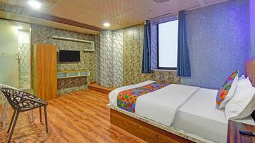 Egyptian cotton sheets, premium bedding, in-room safe, free WiFi