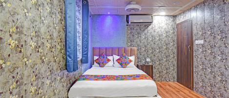 Egyptian cotton sheets, premium bedding, in-room safe, free WiFi