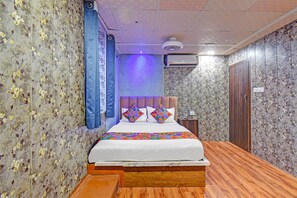 Egyptian cotton sheets, premium bedding, in-room safe, free WiFi