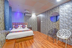 Egyptian cotton sheets, premium bedding, in-room safe, free WiFi