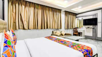 Luxury Suite | Egyptian cotton sheets, premium bedding, in-room safe, free WiFi