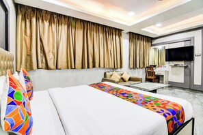 Luxury Suite | Egyptian cotton sheets, premium bedding, in-room safe, free WiFi - Fabhotel Aafreen International (Kolkata)