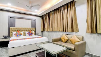 Luxury Suite | Egyptian cotton sheets, premium bedding, in-room safe, free WiFi