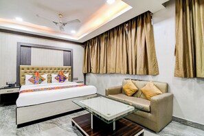 Luxe suite | Lakens van Egyptisch katoen, luxe beddengoed, een kluis op de kamer