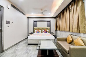 Luxury Suite | Egyptian cotton sheets, premium bedding, in-room safe, free WiFi