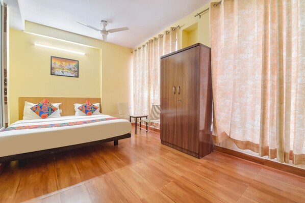 Egyptian cotton sheets, premium bedding, in-room safe, free WiFi