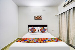 Egyptian cotton sheets, premium bedding, in-room safe, free WiFi - Fabexpress Elvin Balaji Beach Palace (Calangute)